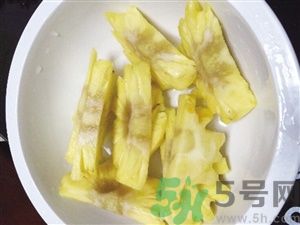 菠蘿里面發黑是為什么？發黑的菠蘿能吃嗎？