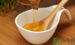 金銀花可以和蜂蜜一起泡水喝嗎?金銀花能和蜂蜜一起喝嗎?