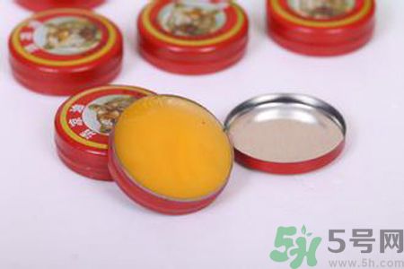 清涼油弄到眼睛里有什么危害？清涼油弄到眼睛里怎么辦？