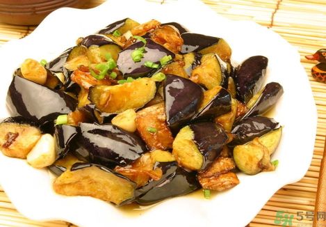如何炒茄子不變色呢？怎么炒茄子才能不變色？