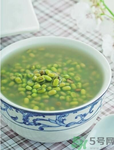 菊花晶能喝綠豆湯一起喝嗎？菊花晶和綠豆湯可以一起喝嗎？