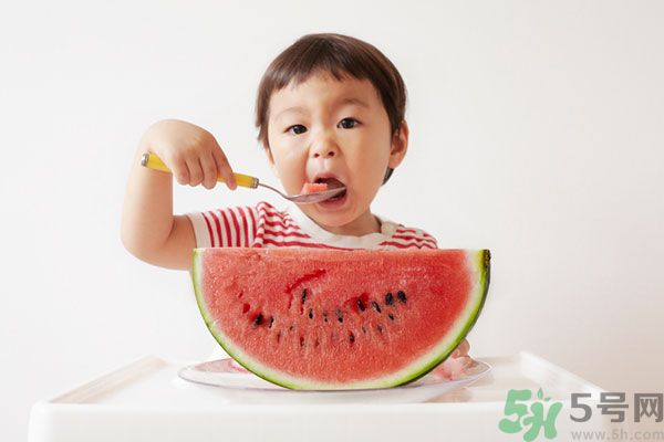 西瓜放冰箱可以放幾天？西瓜放冰箱隔夜能吃嗎？