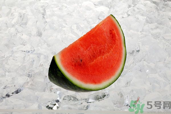 西瓜放冰箱可以放幾天？西瓜放冰箱隔夜能吃嗎？