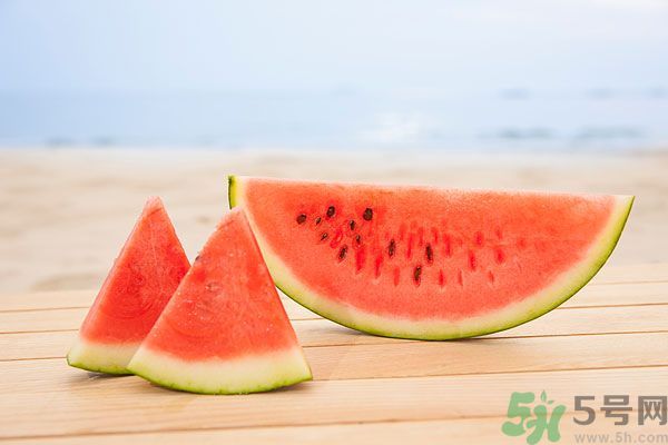 衣服上的西瓜汁怎么洗掉？怎么洗掉西瓜汁？