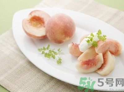 吃桃子臉上癢是怎么回事？吃桃子臉上癢怎么辦？
