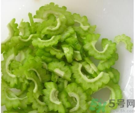苦瓜和皮蛋一起吃能降火嗎？苦瓜能和皮蛋一起吃嗎？