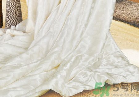蠶絲被適合什么季節蓋?蠶絲被適合什么時候蓋?