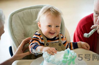 小孩子咬鉛筆會鉛中毒嗎？小孩子咬鉛筆會影響身體健康嗎？