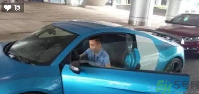 開蘭博基尼上下班的人是誰？開蘭博基尼上下班開的是哪輛公交車？