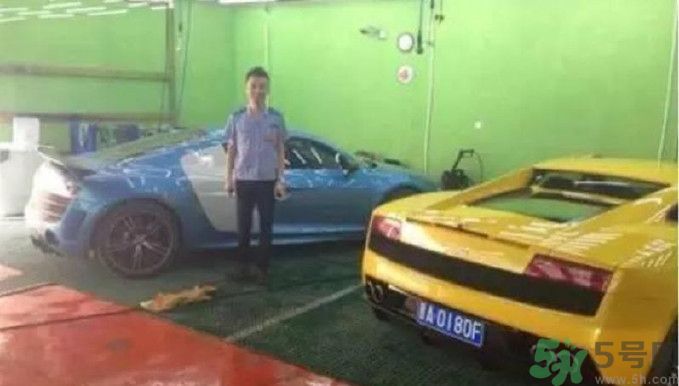 開蘭博基尼上下班的人是誰？開蘭博基尼上下班開的是哪輛公交車？