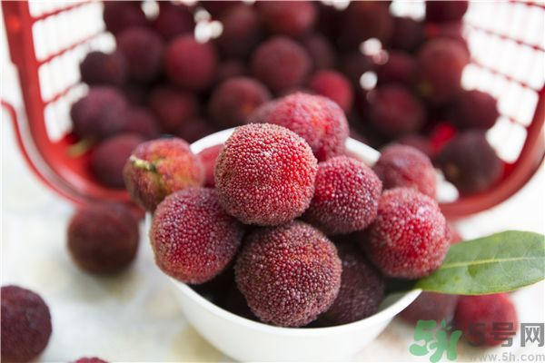 吃楊梅過(guò)敏怎么辦？楊梅過(guò)敏癥狀有哪些？