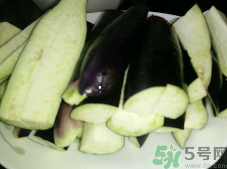 茄子可以和豆腐一起吃嗎?茄子能和豆腐同吃嗎? 茄子可以和豆腐一起吃嗎?茄子能和豆腐同吃嗎?