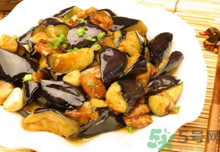 茄子可以和豆腐一起吃嗎?茄子能和豆腐同吃嗎? 茄子可以和豆腐一起吃嗎?茄子能和豆腐同吃嗎?