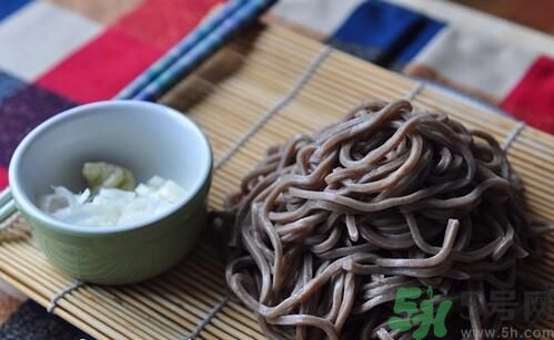 蕎麥怎么做成面條？蕎麥面條怎么做好吃？