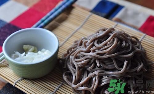 蕎麥?zhǔn)前l(fā)物嗎？蕎麥?zhǔn)遣皇前l(fā)物？