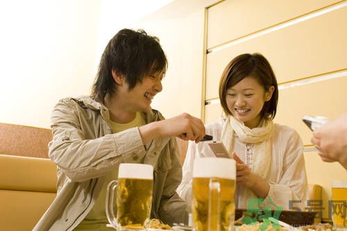 過期啤酒能喝嗎？過期啤酒喝了會怎么樣？