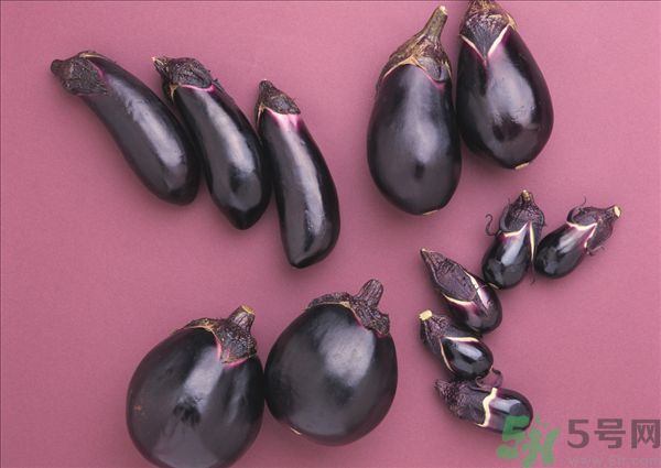 茄子里面發棕色能吃嗎？茄子里面有褐色能吃嗎？