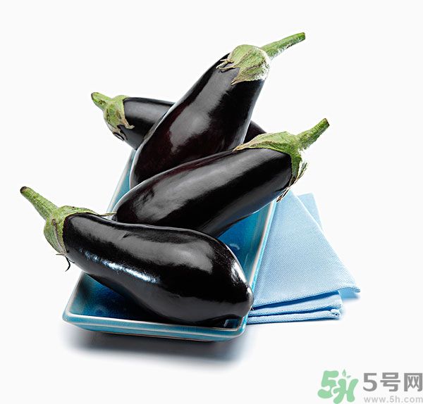 茄子里面發棕色能吃嗎？茄子里面有褐色能吃嗎？