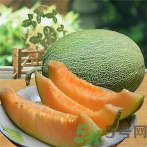 哈密瓜爛了一部分還能吃嗎？哈密瓜切掉爛的部分還可以吃嗎？
