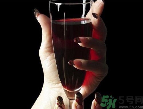 備孕期間女性能喝酒嗎？備孕的女性可以喝酒嗎？