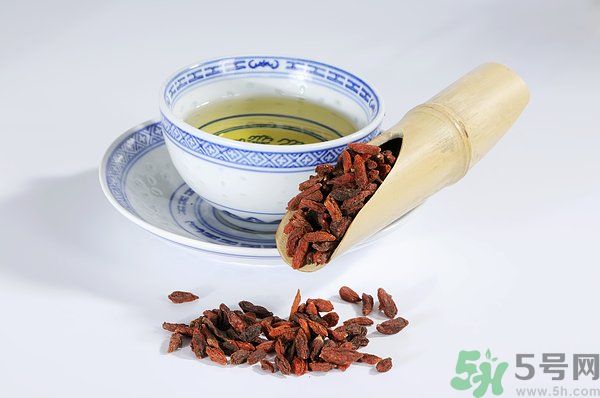 泡枸杞要用開水嗎？泡枸杞的水越熱越好嗎？