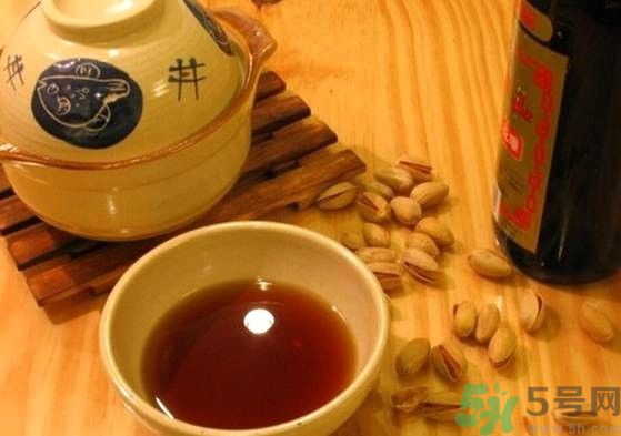 女性喝菖蒲酒有什么好處？女性喝菖蒲酒可以調經嗎？