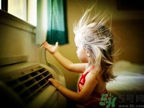 吹空調房間干燥怎么辦？吹空調怎么保濕？