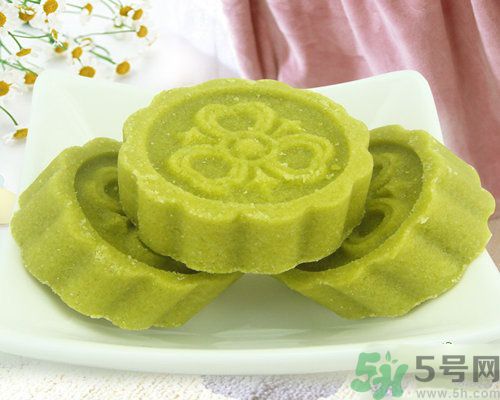 喝中藥期間可以吃綠豆糕嗎？吃中藥能不能吃綠豆糕？