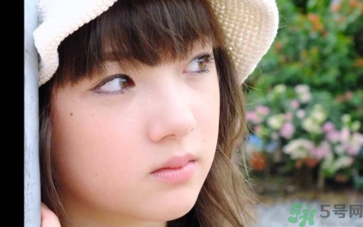 15歲變聲正常嗎？女生15歲才變聲正不正常？