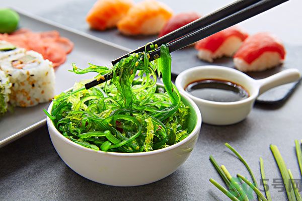 涼拌生菜放生抽還是老抽？涼拌菜放什么醬油好？