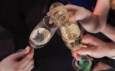 胡蘿卜汁可以解酒嗎？喝胡蘿卜汁可以醒酒嗎？