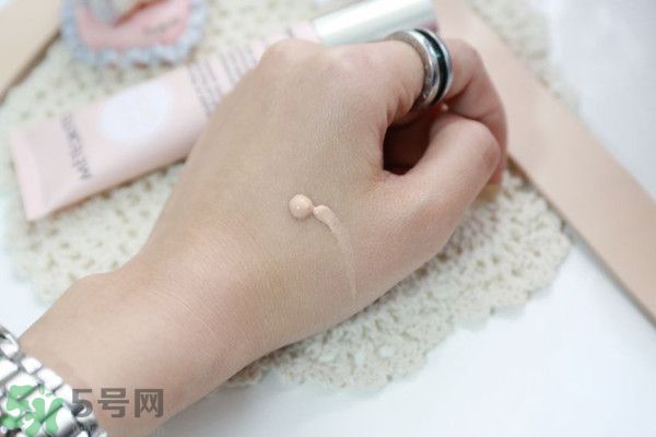 法國嬌蘭幻彩流星亮肌乳怎么使用？法國嬌蘭幻彩流星亮肌乳使用心得