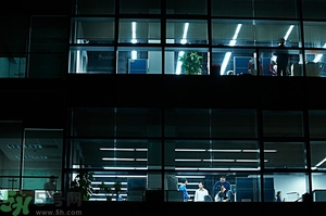 熬夜上火牙齦腫痛怎么辦？熬夜上火喉嚨痛怎么辦？