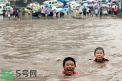 游泳喝到污水了怎么辦？游泳喝到臟水了會怎樣？