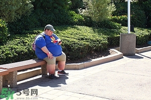 拜拜肉是怎么形成的？蝴蝶袖是怎么引起的？
