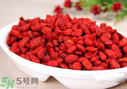枸杞放久了變濕了可以吃嗎？枸杞放久了變黏了可以吃嗎？