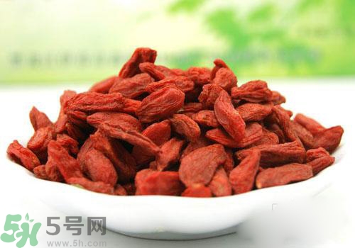 枸杞放久了變濕了可以吃嗎？枸杞放久了變黏了可以吃嗎？