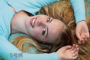 15歲女生接吻會懷孕嗎？女生和男生舌吻會懷孕嗎？