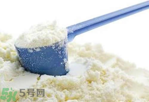 奶粉結塊是怎么回事？奶粉結塊可以吃嗎？