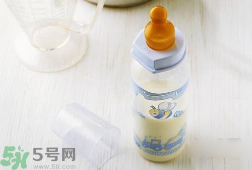 奶粉結塊是怎么回事？奶粉結塊可以吃嗎？