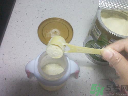 怎么判斷奶粉有沒有變質？判斷奶粉變質的方法