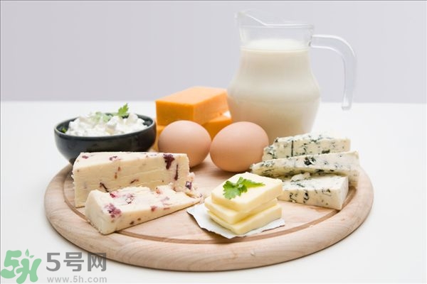 一天喝多少牛奶最好？牛奶一天喝多少合適？