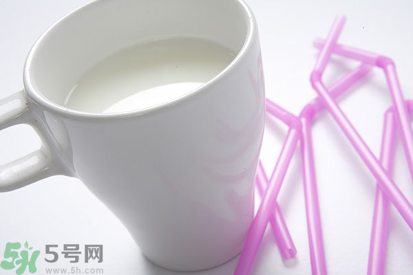 羊奶和牛奶哪個營養高?牛奶與羊奶哪個營養更好？