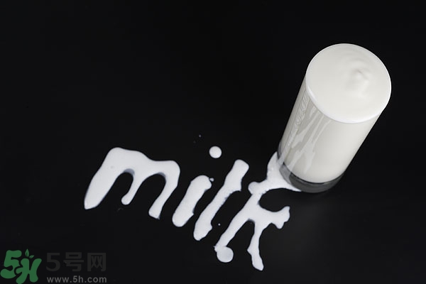 一天喝多少牛奶最好？牛奶一天喝多少合適？