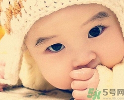 小孩指甲發白是怎么回事？小孩指甲發白怎么辦？