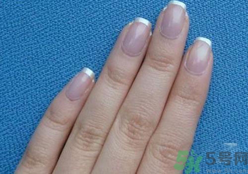 指甲發紫是什么原因?指甲發紫是怎么回事? 指甲發紫是什么原因?指甲發紫是怎么回事?