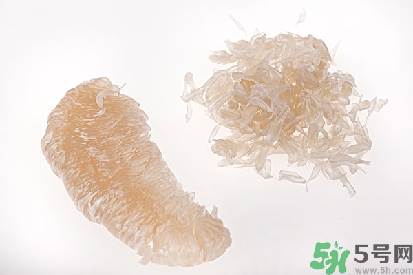 柚子的瓤是紅色正常嗎？柚子里面是紅色的能吃嗎？