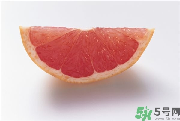 柚子的瓤是紅色正常嗎？柚子里面是紅色的能吃嗎？