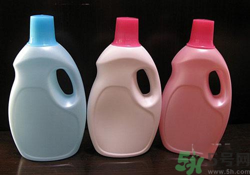 洗衣粉和洗衣液哪個好？洗衣粉和洗衣液哪個更傷手？