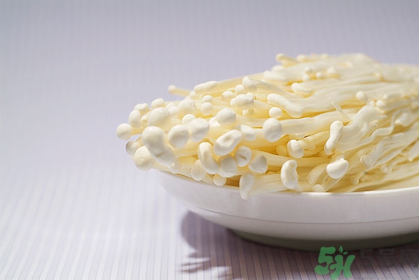 金針菇發(fā)霉了能吃嗎？金針菇長(zhǎng)白毛還能吃嗎？